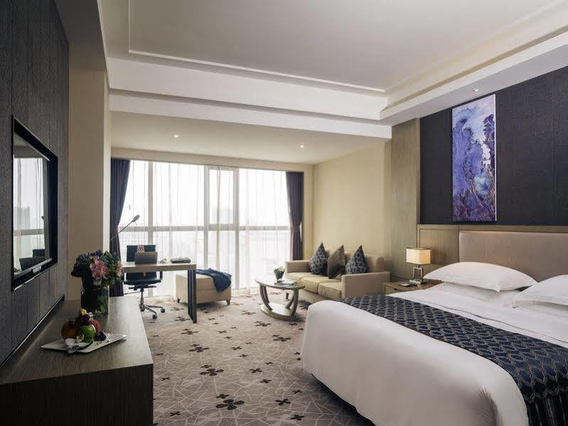 Hilton Garden Inn Wuhan Hankou Zewnętrze zdjęcie