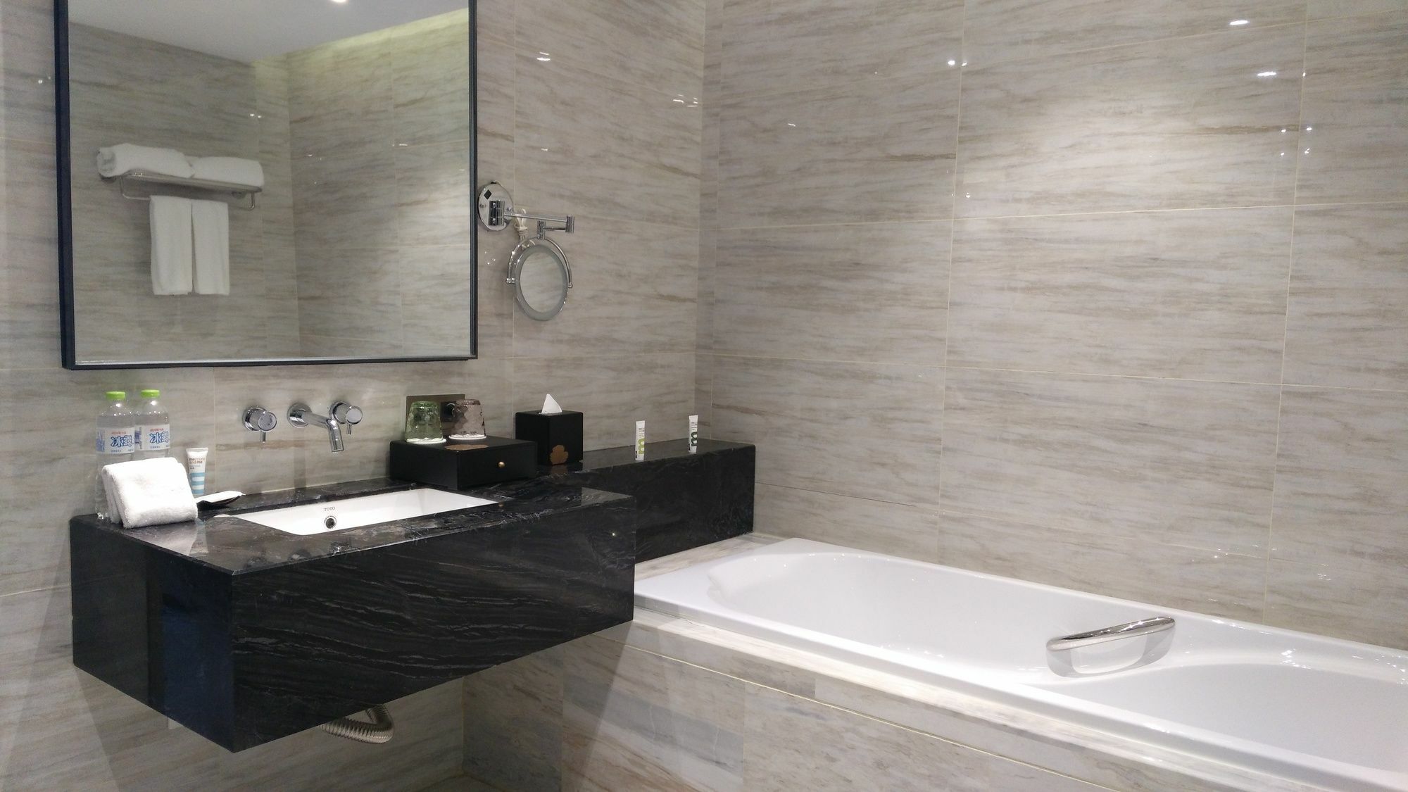 Hilton Garden Inn Wuhan Hankou Zewnętrze zdjęcie