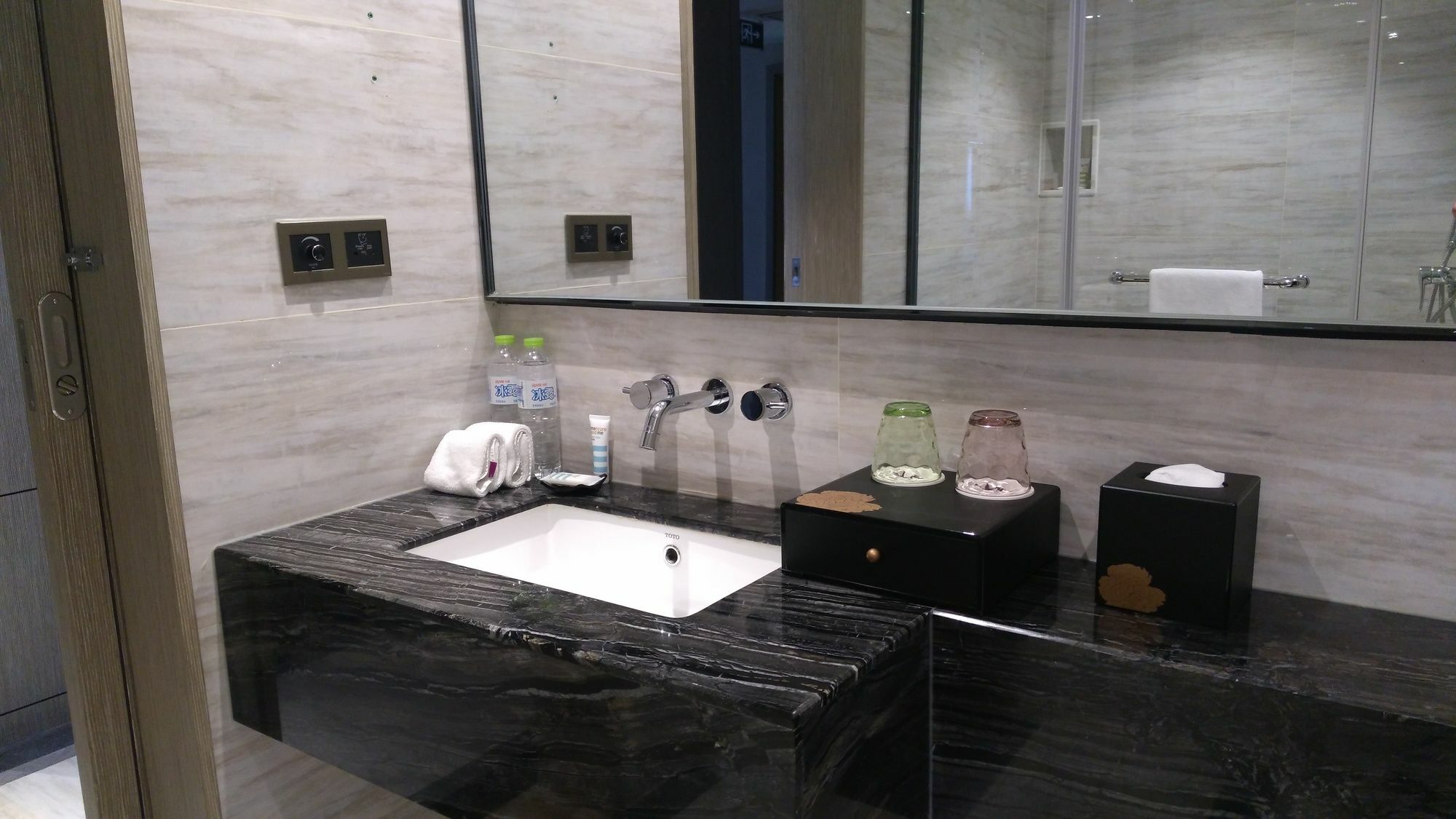 Hilton Garden Inn Wuhan Hankou Zewnętrze zdjęcie