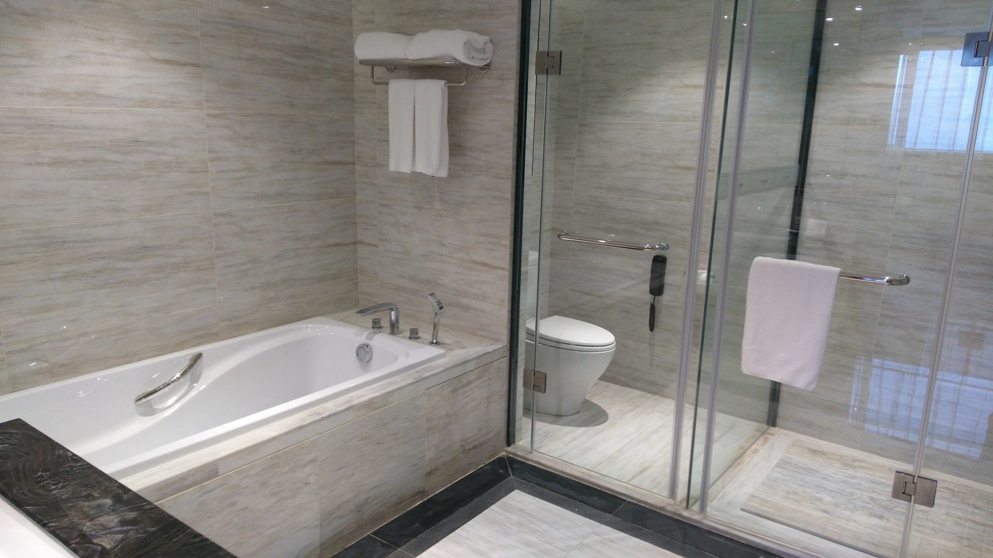 Hilton Garden Inn Wuhan Hankou Zewnętrze zdjęcie